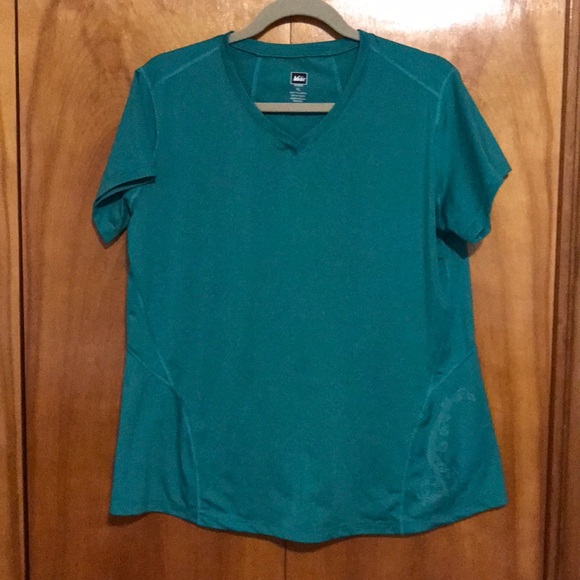 REI Tops - REI hiking/workout shirt size XL